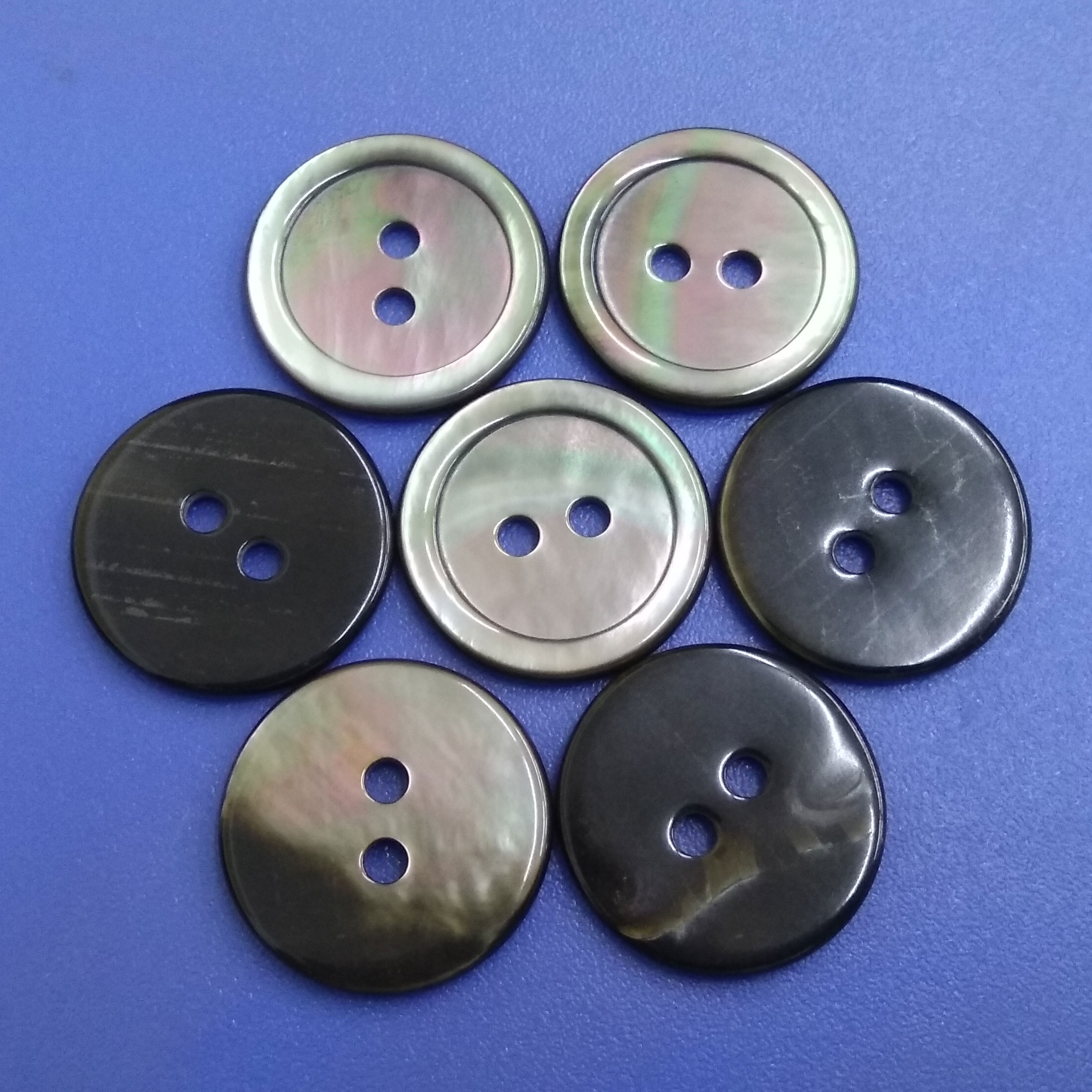 High End 28L Two Holes Vintage Black MOP Buttons with Slim Rim
