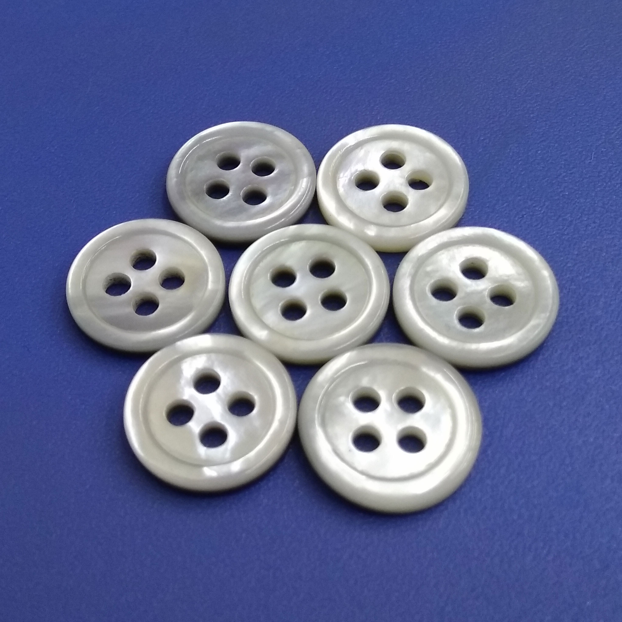 Fantastic Round White MOP Oyster Pearl Buttons with Rim for High End Shirt