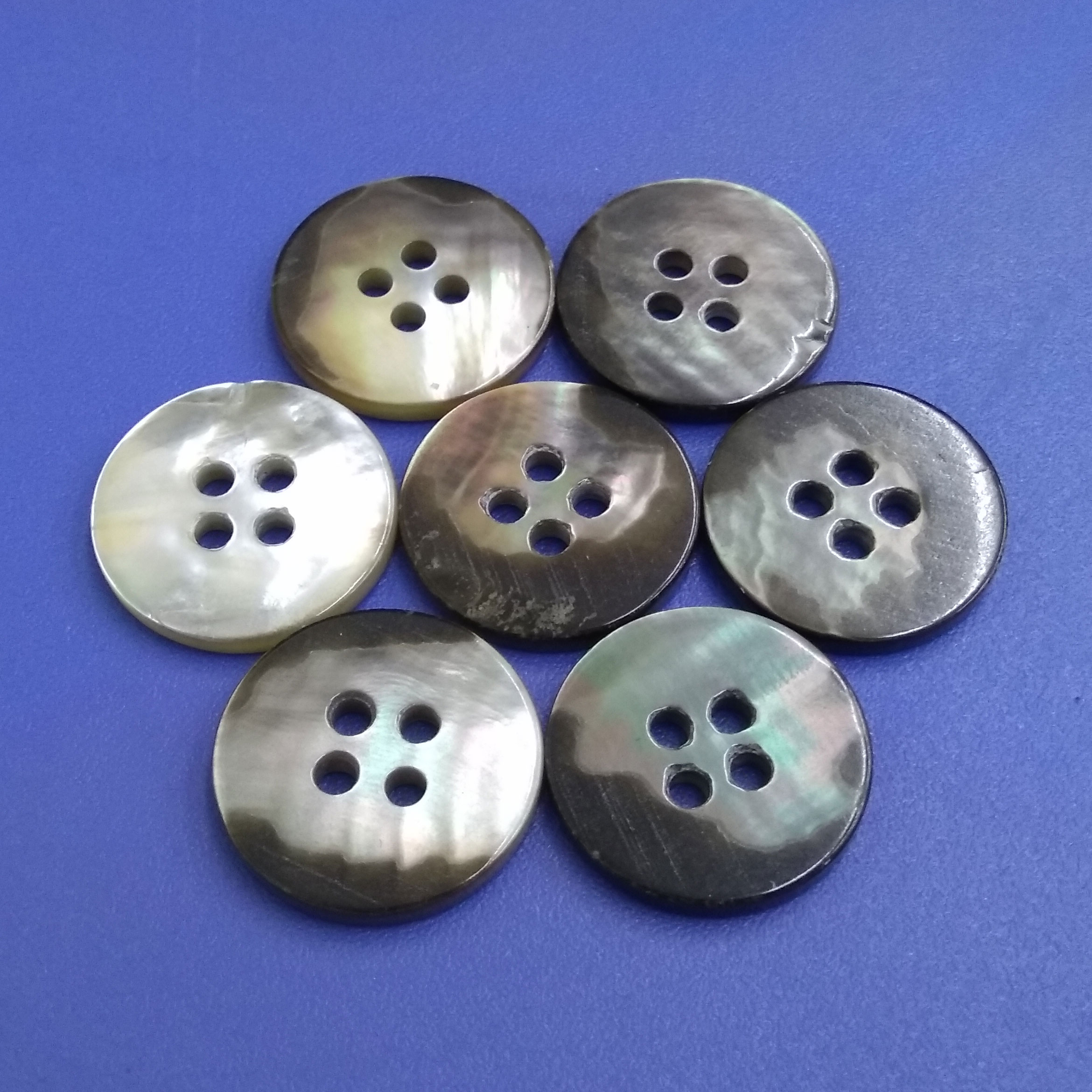 Four Holes 3mm Thickness Mixed Color Natural Mother of Pearl Shirt Buttons