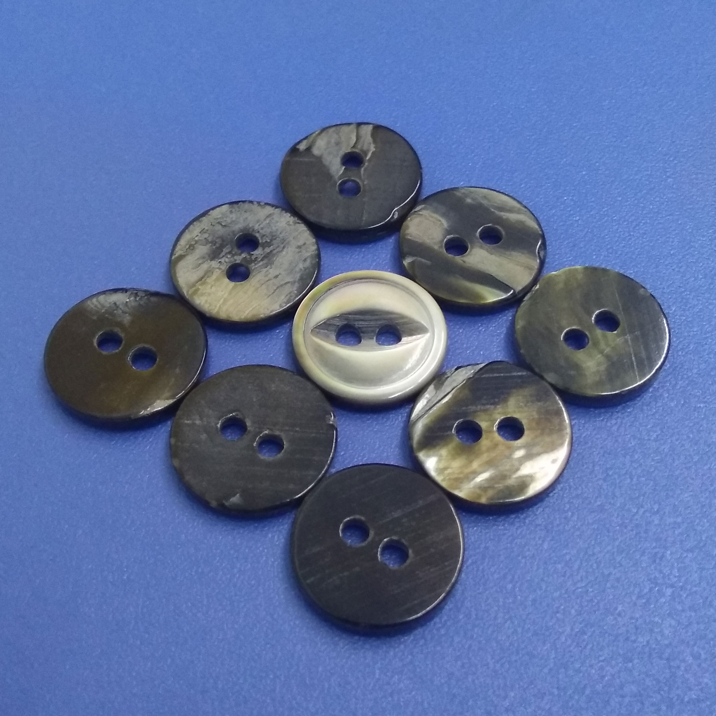 Novelty 2 Holes Fisheye Shape Black MOP Buttons