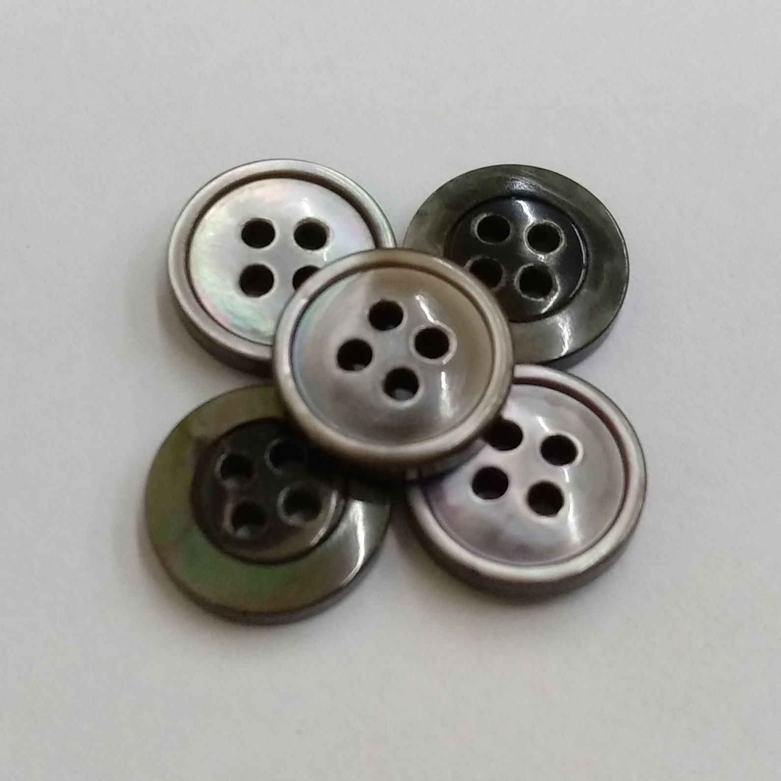 New Develop Four Holes Round Black MOP Pearl Suit Buttons