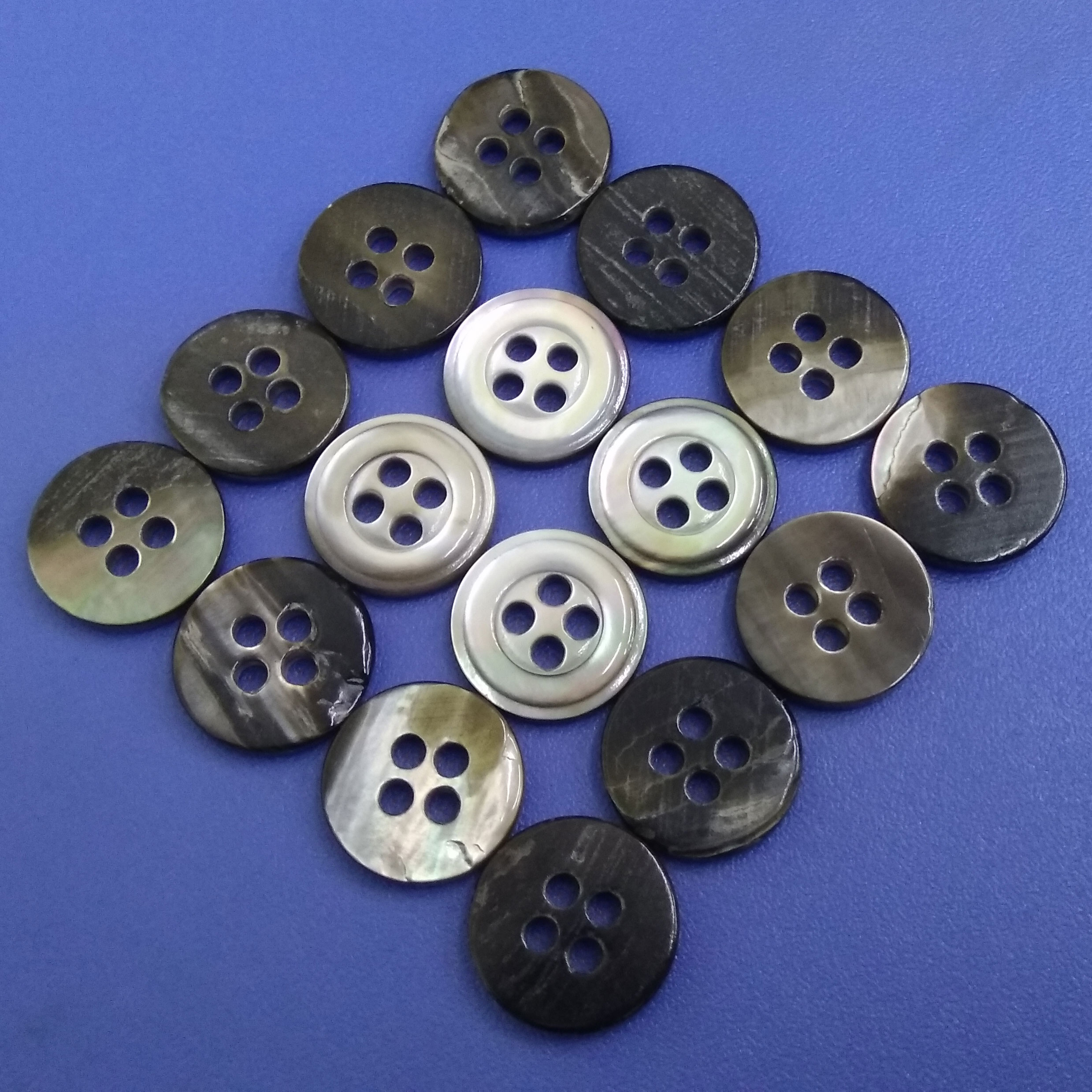 Glossy Assorted Sizes Bulk Natural Black MOP Button for Shirt, Suit, Coat