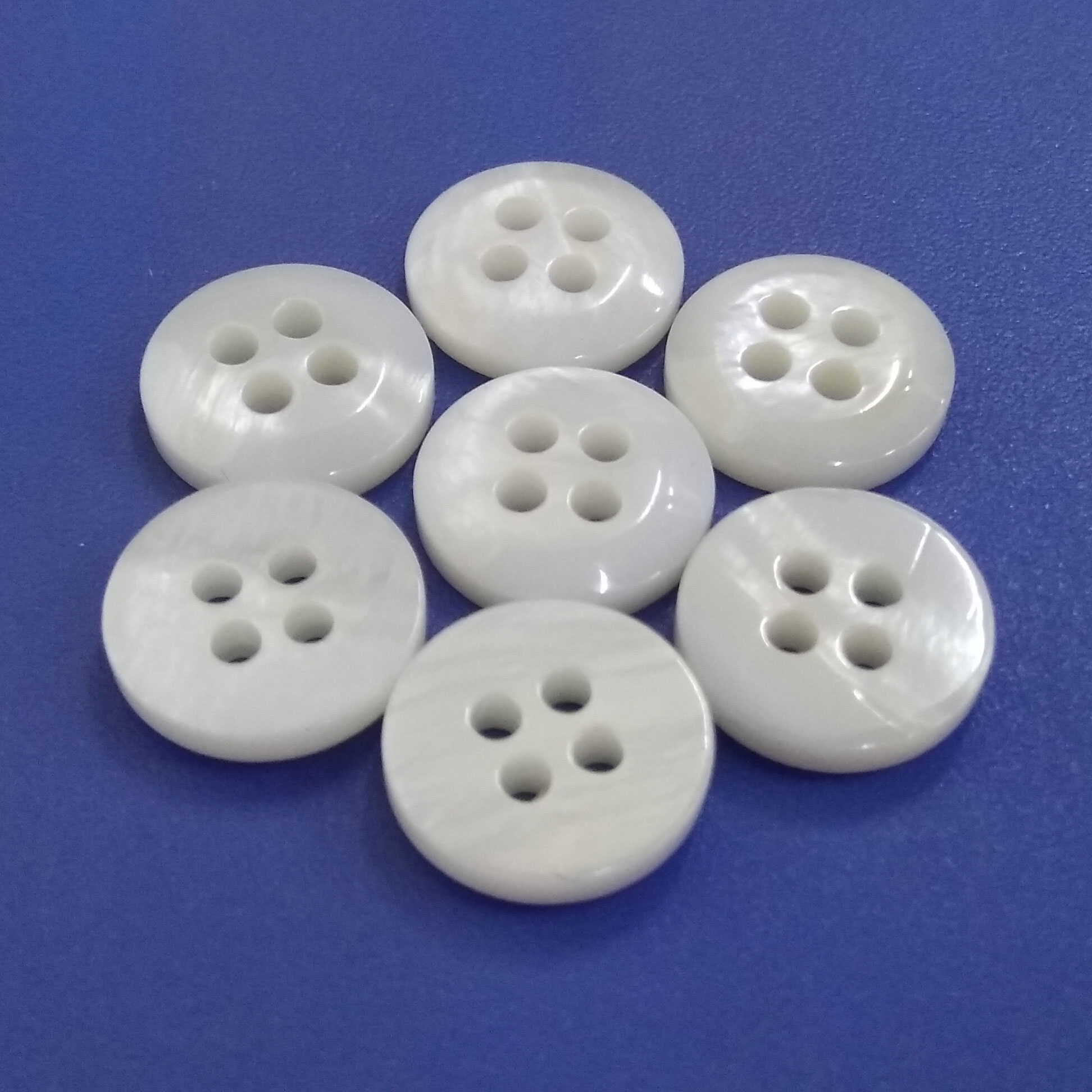 Fancy 4Holes 3mm 18L Fashion Designer Shirt Clothing MOP Buttons