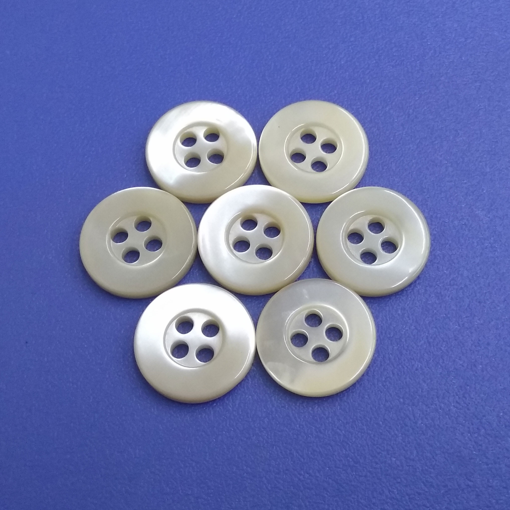 Ivory White Four Holes Vintage Trochus Shell Buttons for Coat, Jacket