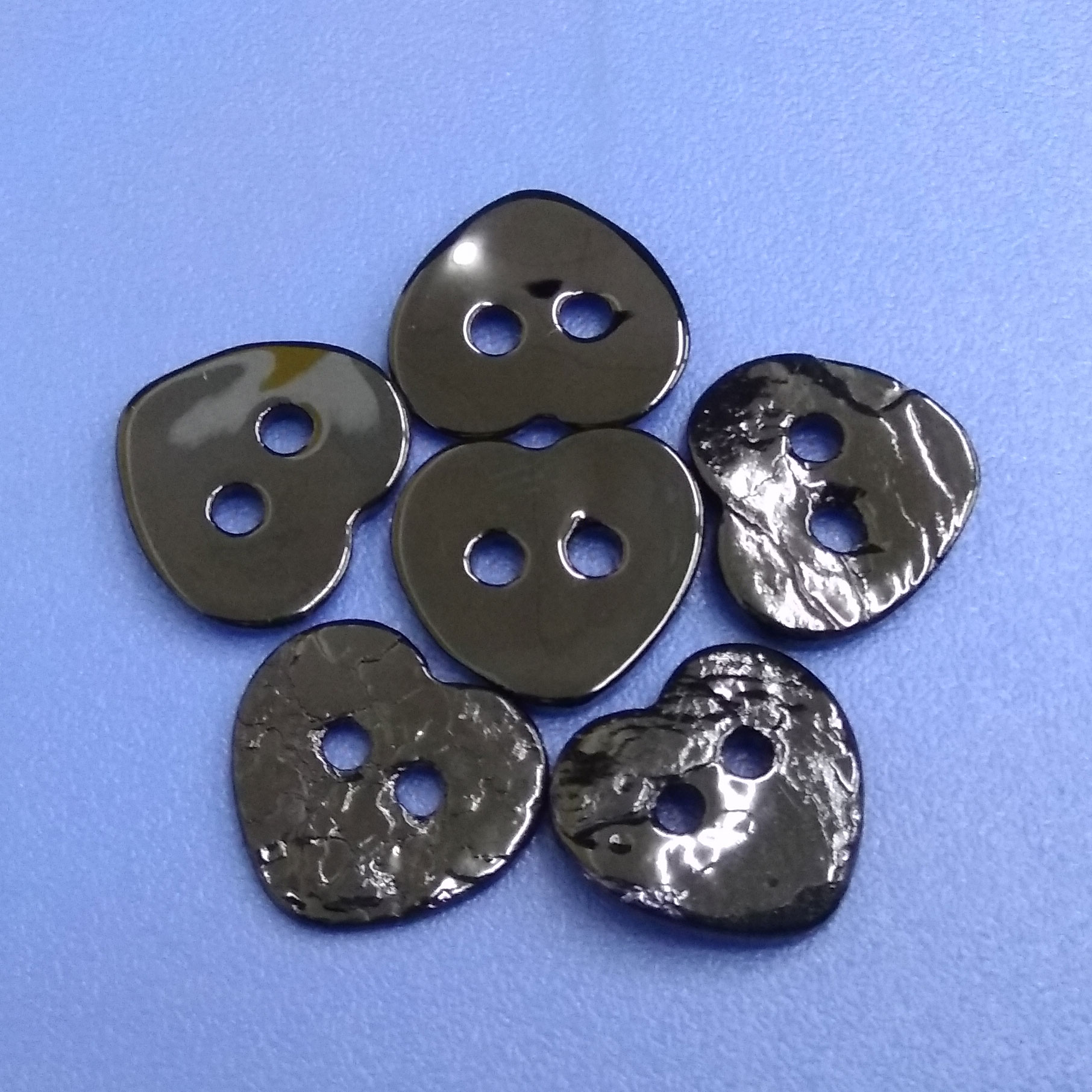 Customized Black Colored Heart Shape Fashion Ornamental Agoya Shell Button
