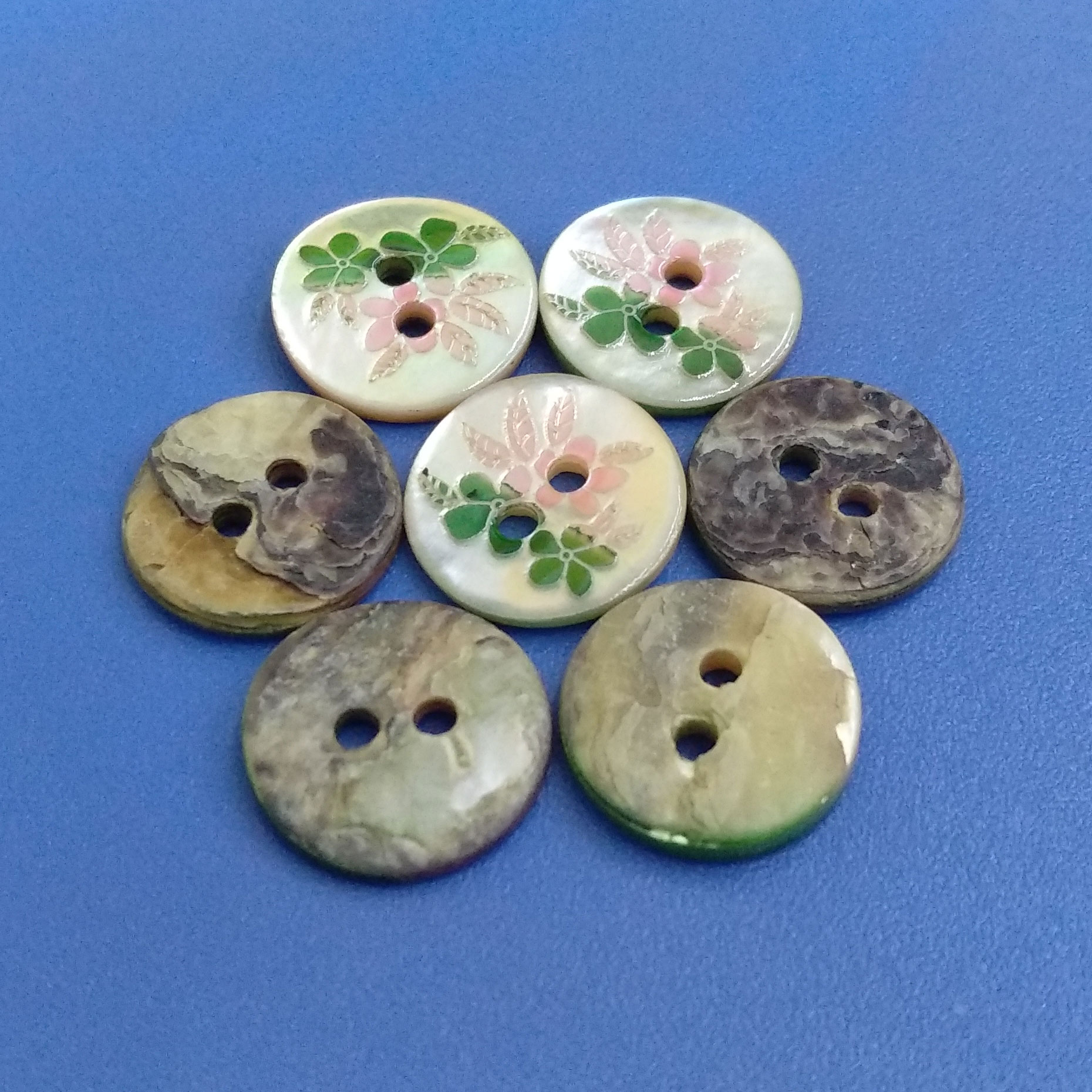 Finest Quality Flower Patter Laser on Japan Quality Agoya Shell Button