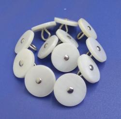 China Quality White Shank Buttons with Metal Ring and River Shell Material