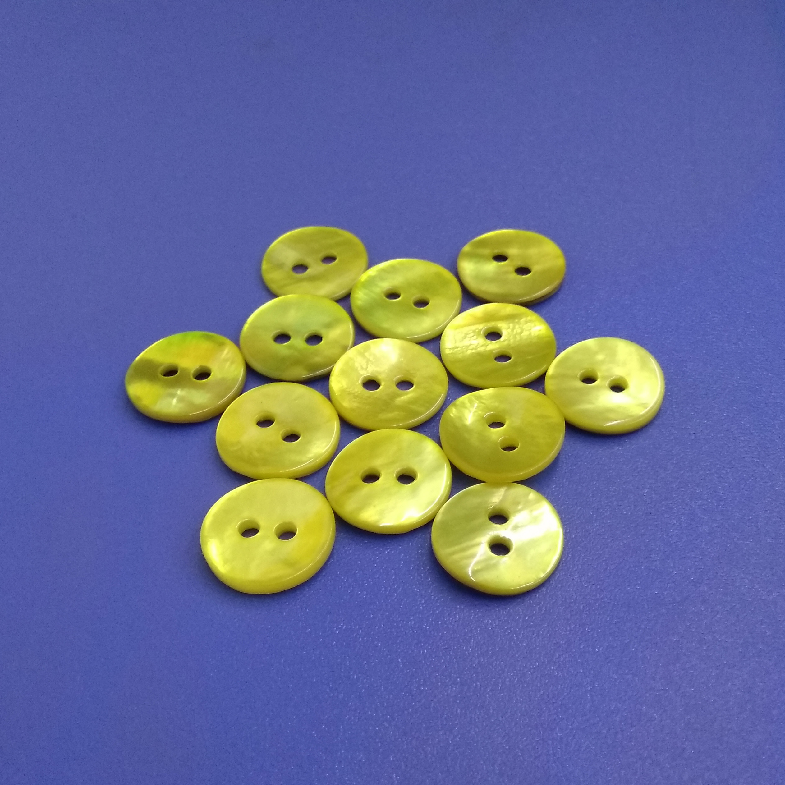 Lemon Yellow Coloured Japan Quality Agoya MOP Shell Buttons
