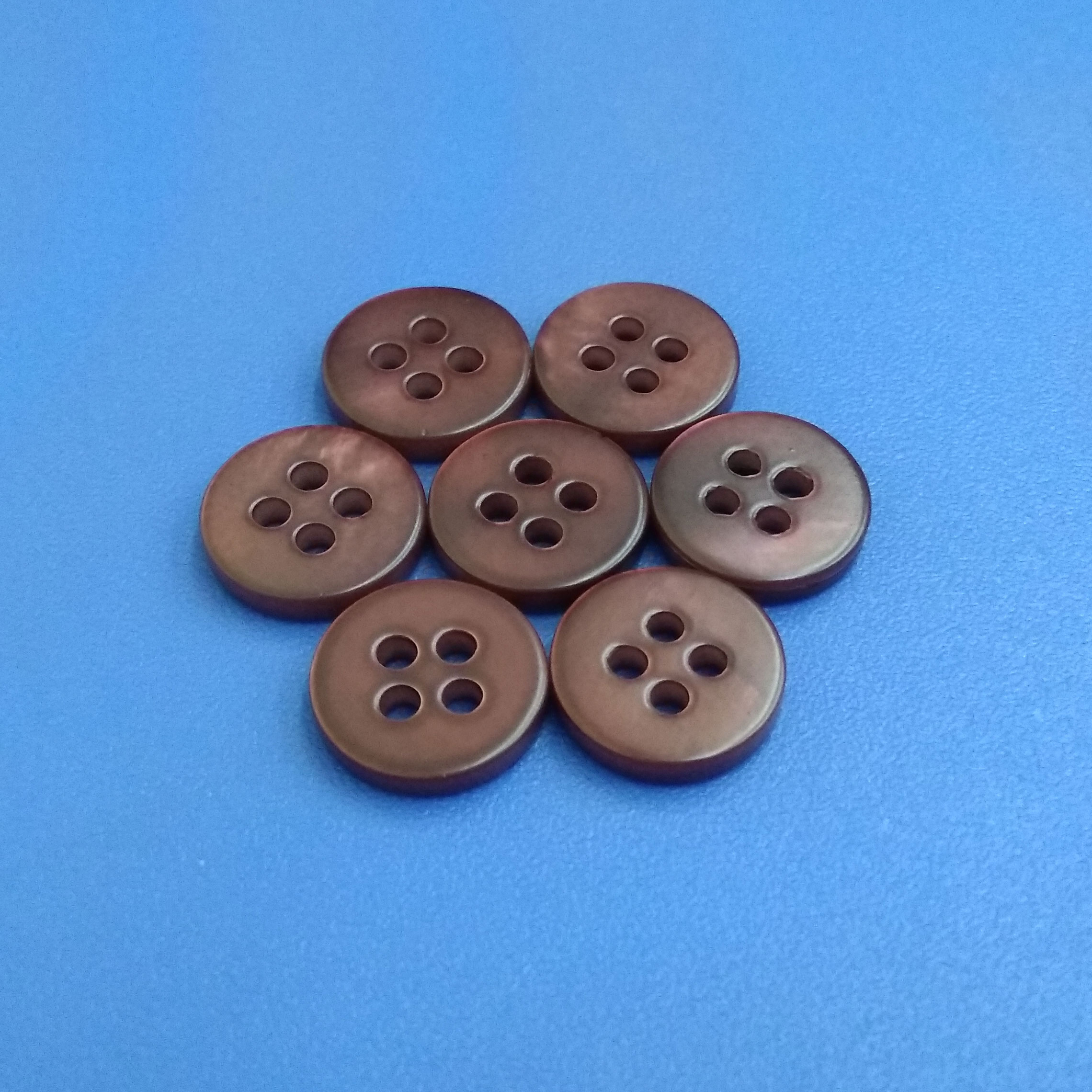 Red Color Genuine Freshwater Pearl Buttons with Low Wholesale Price