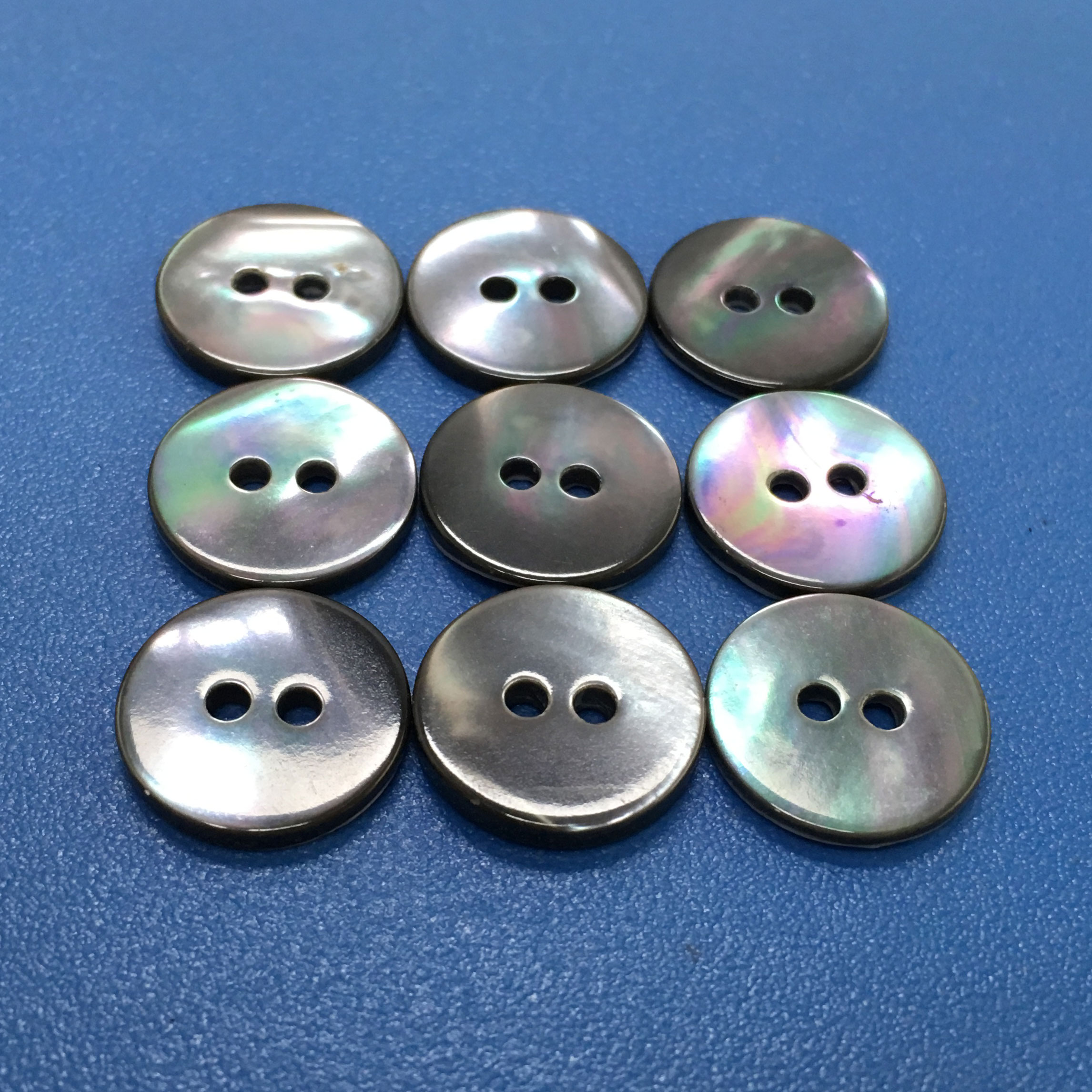 Fashion 2 Holes Smoke Trocas Shell Buttons with Small Bowl Design