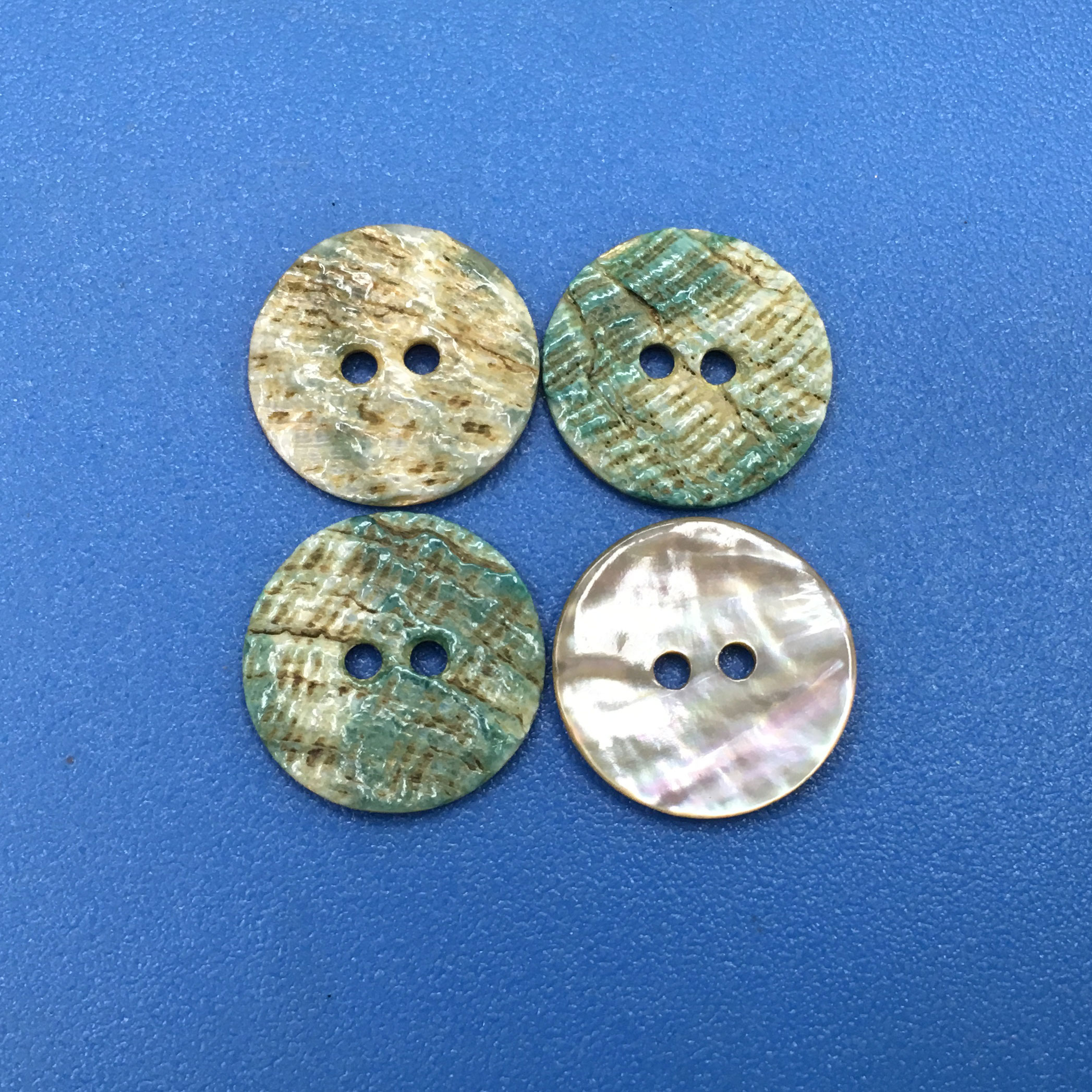 Wholesale Natural Green Abalone Oyster Shell Buttons with Rainbow Effect
