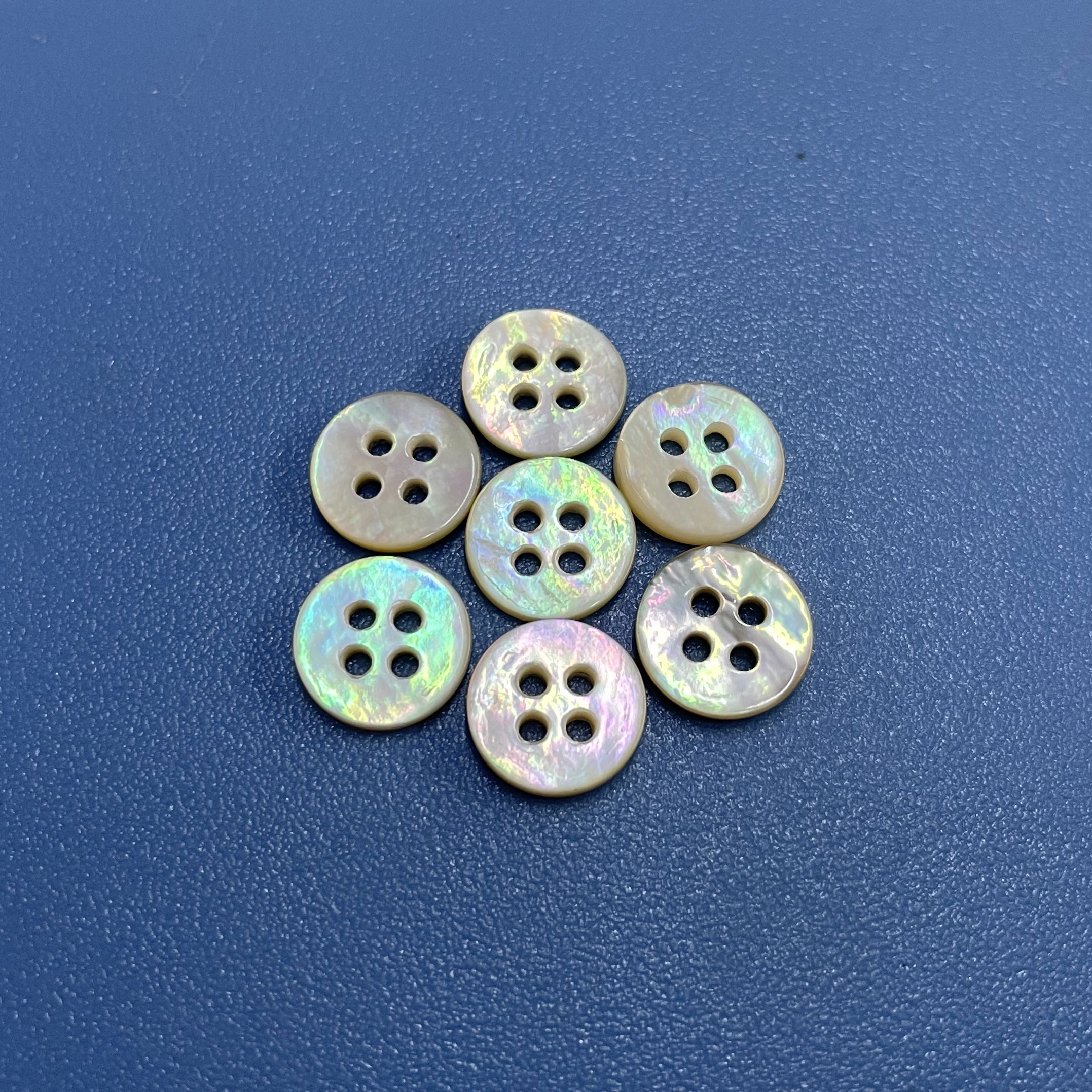 Great Rainbow Effect Natural 4 Holes Agoya/Akoya Shell Buttons Made in China