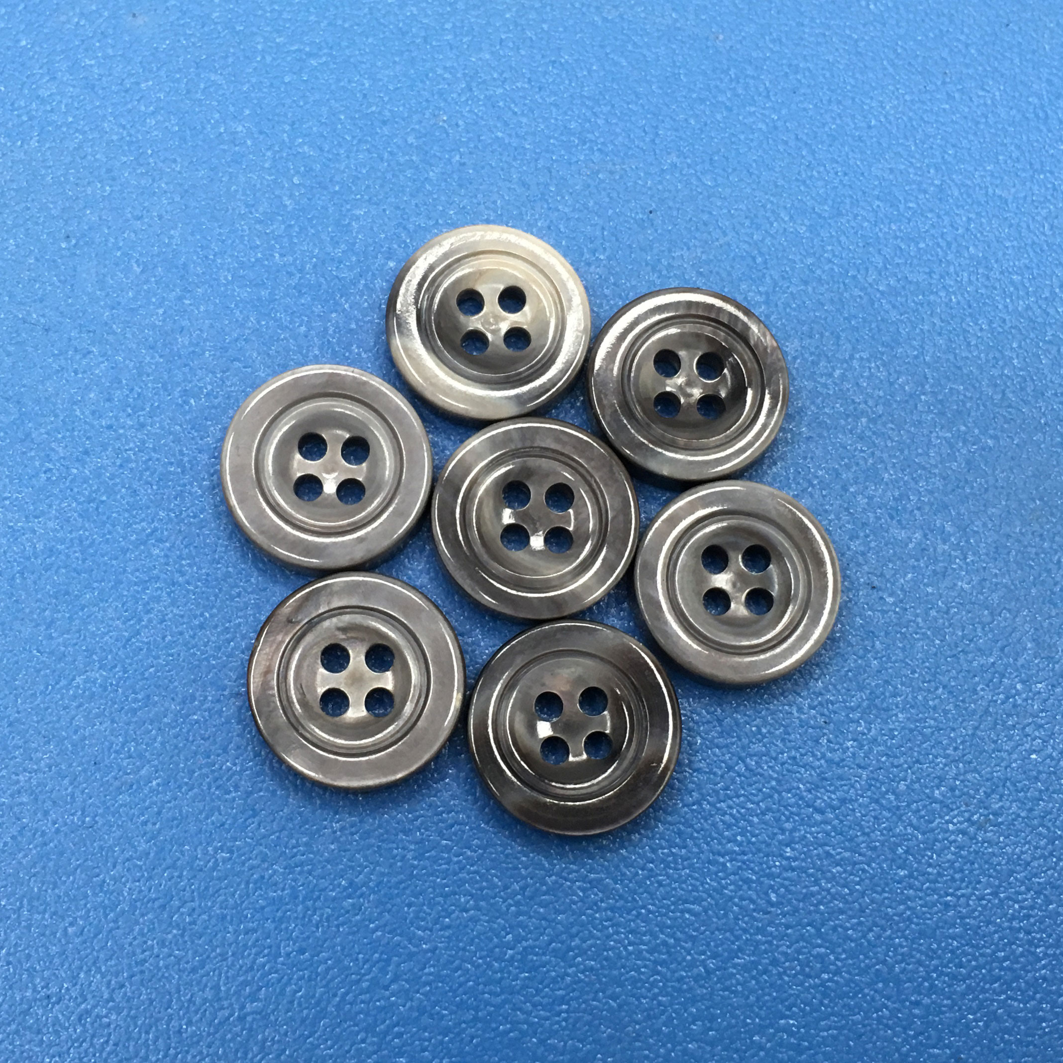 Cheap Personalized Unique Smoke Grey Natural Mother of Pearl Shirt Buttons