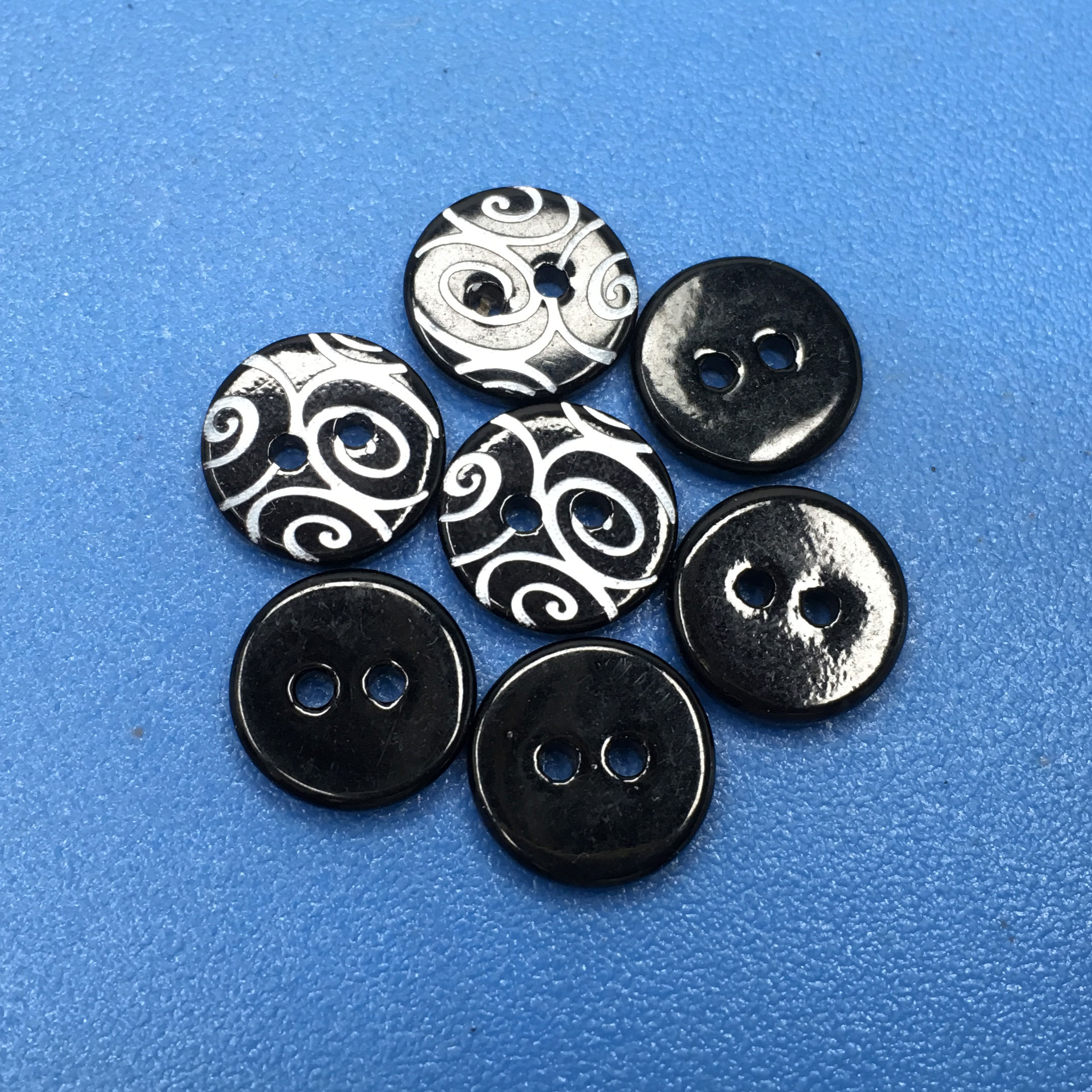 DIY Black and White Design Printed Natural Shell Buttons with 2 Holes