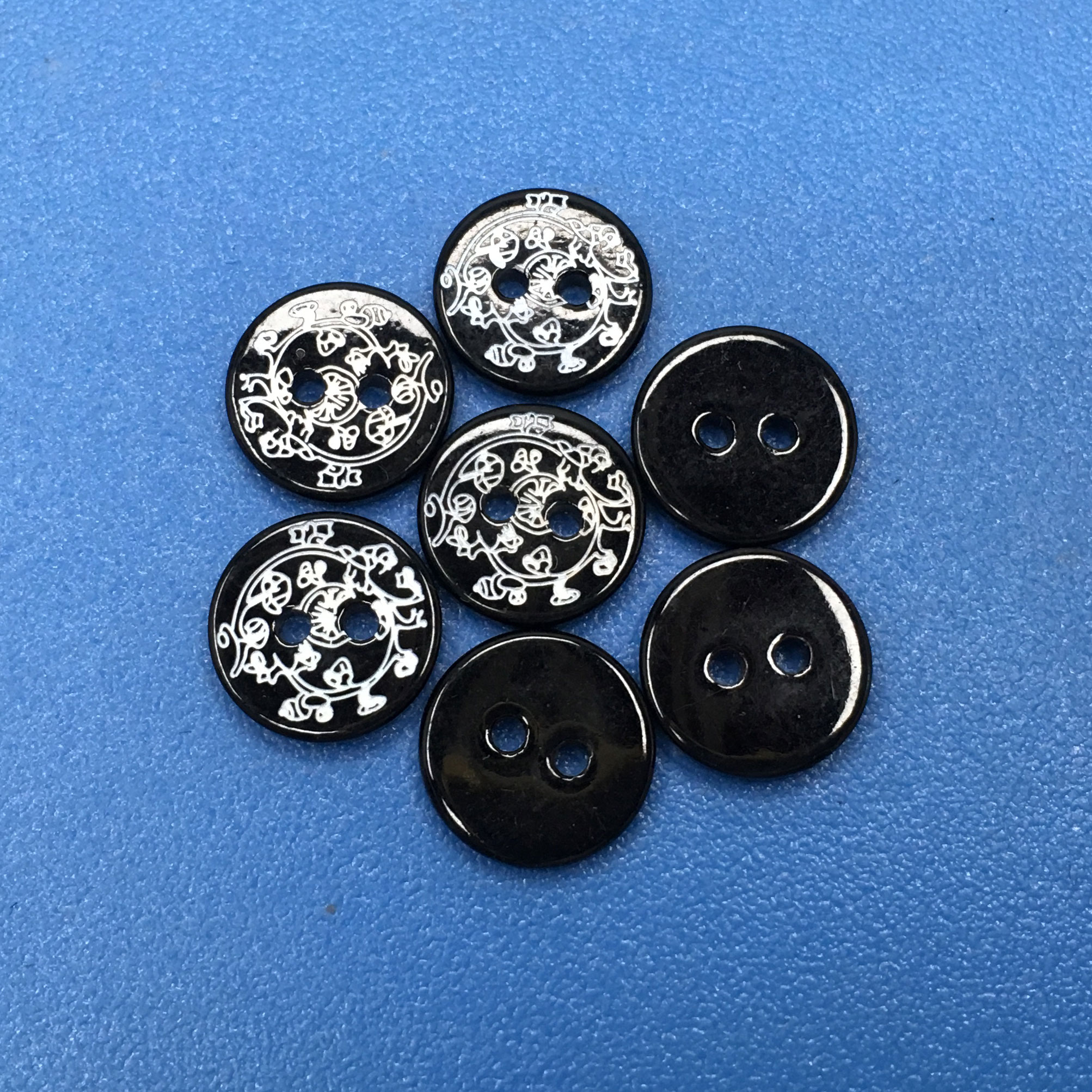 Various Colors Printed Laser Flower River Shell Buttons for Clothing Accessories