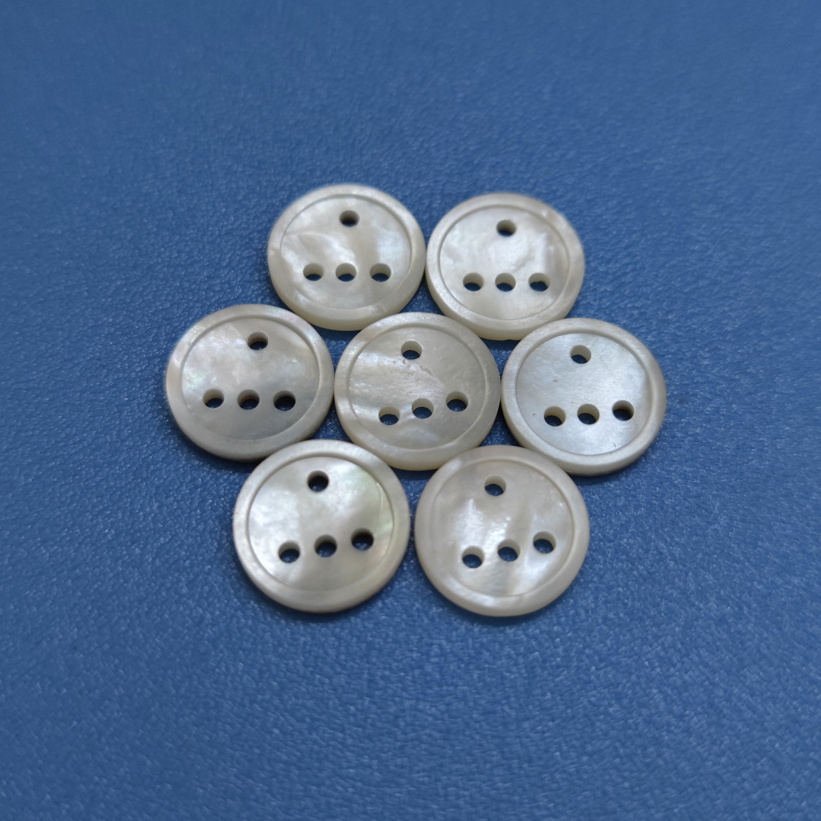 Customized Special Vintage Four Holes Black White Mother of Pearl MOP Buttons
