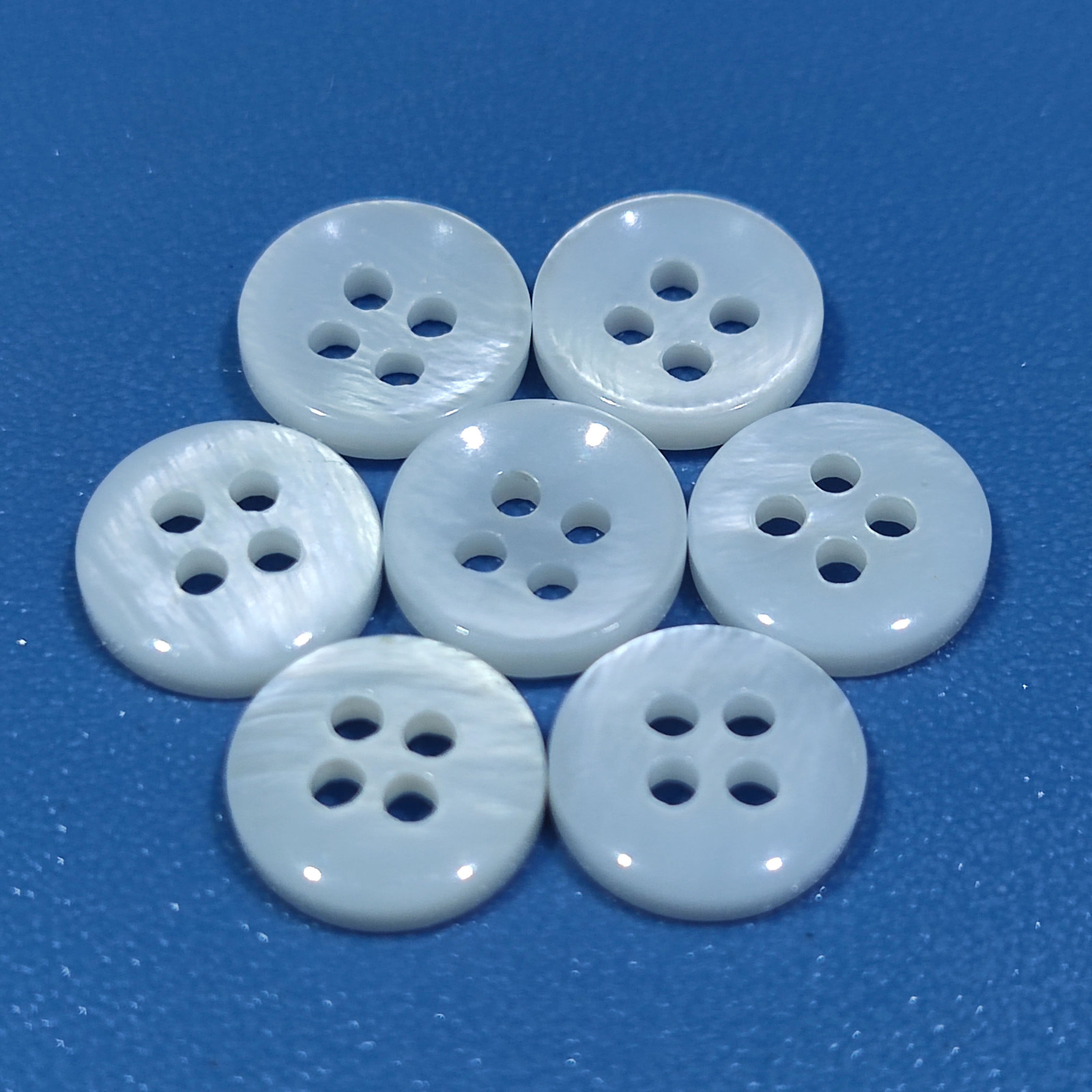 4 Holes Shiny Round Back with Bowl Shape Front Freshwater River Shell Buttons